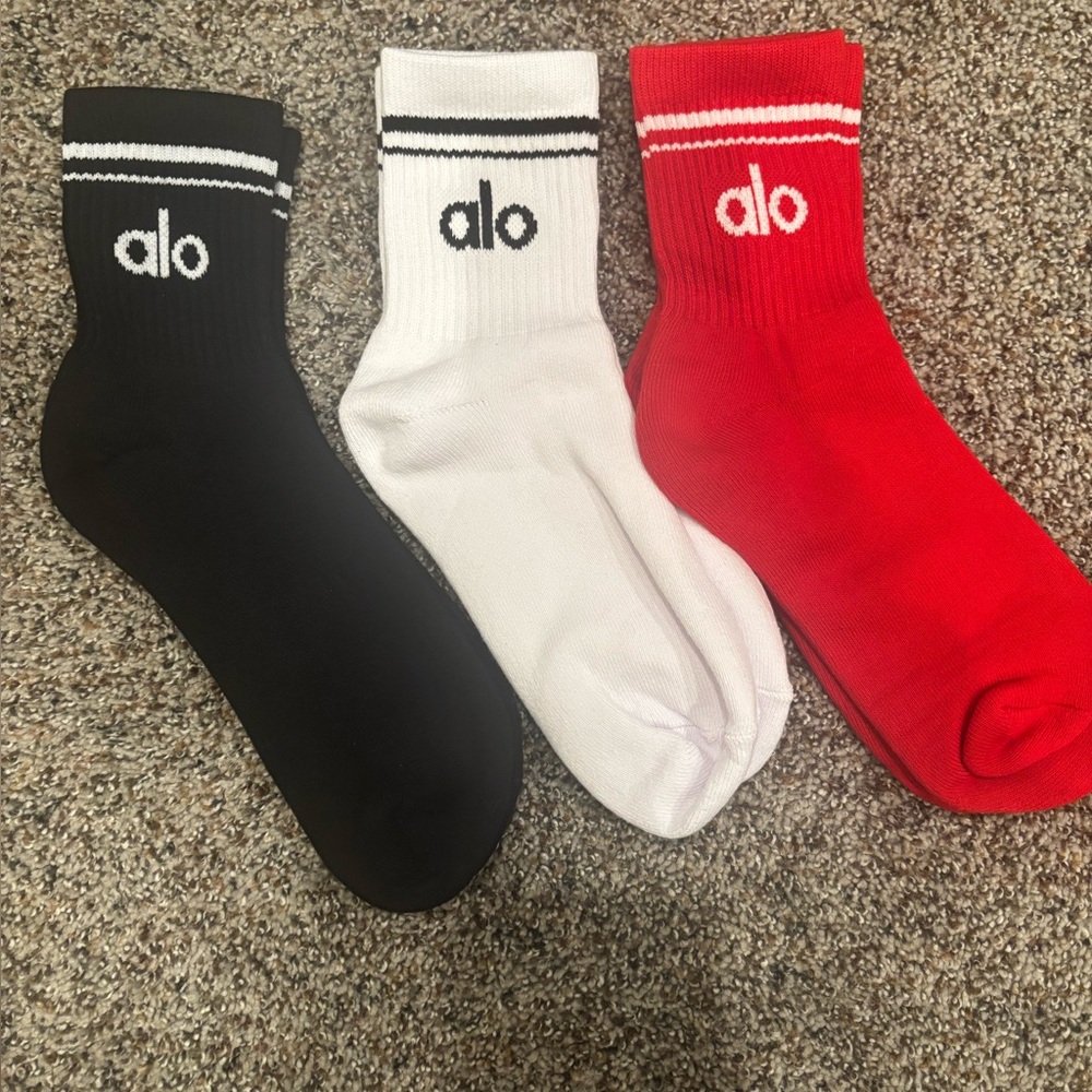 3 pack red white black Alo yoga unisex throwback half crew socks